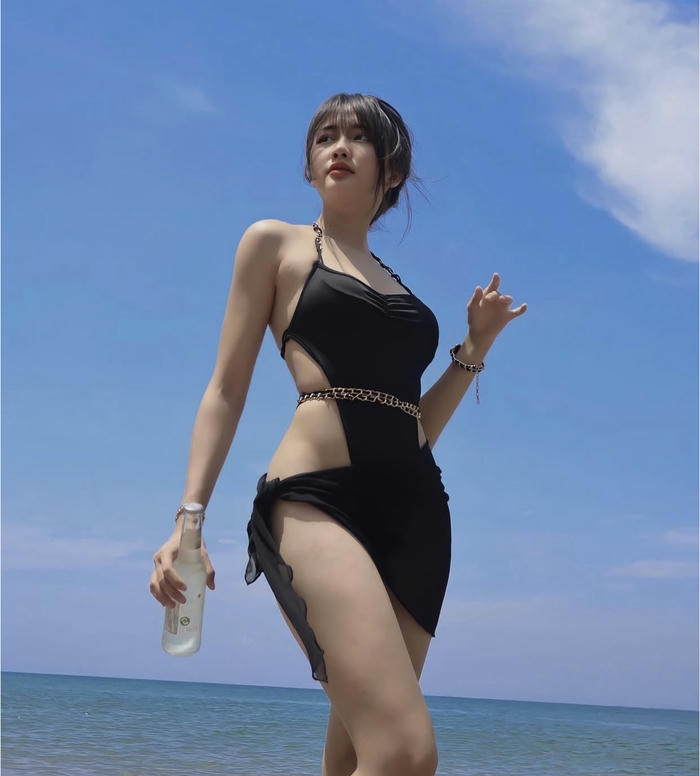 hình vũ thị khánh huyền bikini thu hút