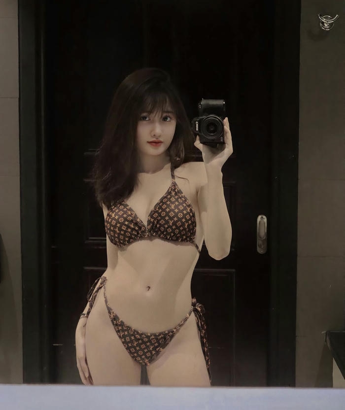 hình vũ thị khánh huyền bikini xinh đẹp